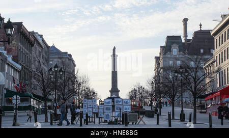 Montreal, Canada - 17 Aprile 2014 Nelson's Colonna, monumento eretto nel 1809 sul luogo Jacques-Cartier, Montreal, Quebec. È anche il più antico della città mo Foto Stock