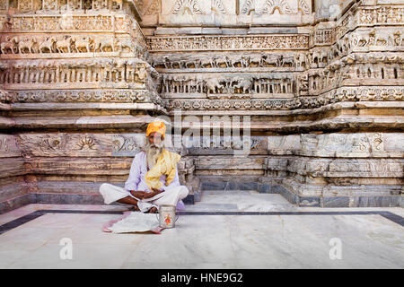 Sadhu (uomo santo),Jagdish Temple,Udaipur, Rajasthan, India Foto Stock