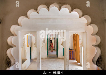 Palazzo di Città, Arco e camera in Mor Chowk,Udaipur, Rajasthan, India Foto Stock