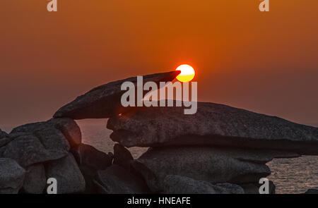 Alba sul pulpito Rock, Peninnis promontorio, St Mary Isole Scilly Foto Stock