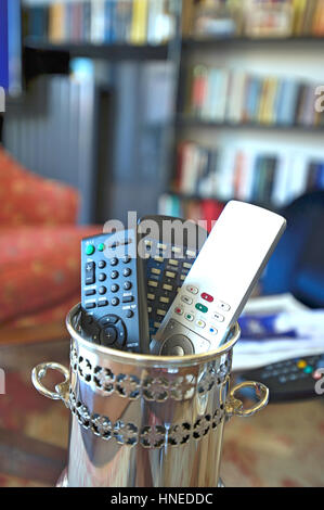 I comandi remoti a casa Foto Stock