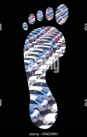 Auto parcheggiate in impronte su sfondo nero Foto Stock