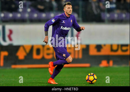 Firenze, Italia. Xi Febbraio, 2017. A.c.f. La Fiorentina di Federico Bernardeschi in azione durante il campionato italiano di una partita di calcio A.c.f. Fiorentina vs Udinese al Artemio Franchi Stadium. ACF Fiorentina win over Udinese con il punteggio di 3-0. Credito: Giacomo Morini/Pacific Press/Alamy Live News Foto Stock