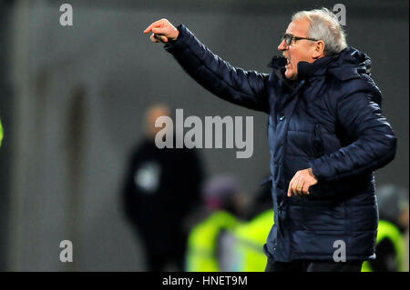 Firenze, Italia. Xi Febbraio, 2017. Udinese's allenatore Luigi Delneri gesti durante il campionato italiano di una partita di calcio tra A.c.f. La Fiorentina e Udinese al Artemio Franchi Stadium ACF Fiorentina win over Udinese con il punteggio di 3-0. Credito: Giacomo Morini/Pacific Press/Alamy Live News Foto Stock