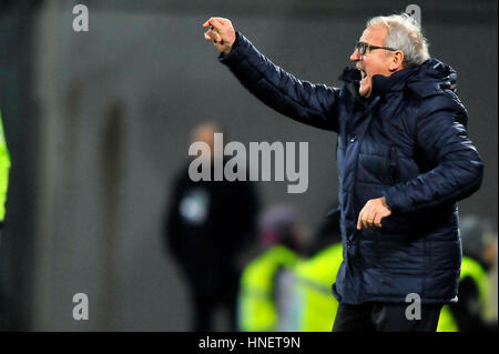 Firenze, Italia. Xi Febbraio, 2017. Udinese's allenatore Luigi Delneri gesti durante il campionato italiano di una partita di calcio tra A.c.f. La Fiorentina e Udinese al Artemio Franchi Stadium. ACF Fiorentina win over Udinese con il punteggio di 3-0. Credito: Giacomo Morini/Pacific Press/Alamy Live News Foto Stock