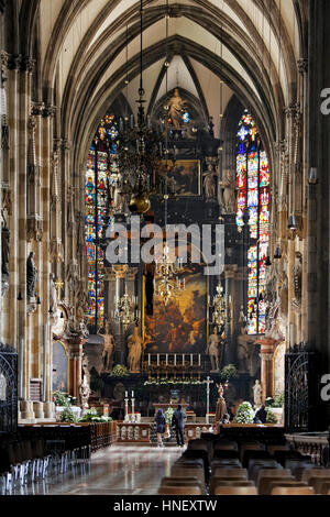 Interno, altare, la cattedrale di Santo Stefano a Vienna, in Austria Foto Stock