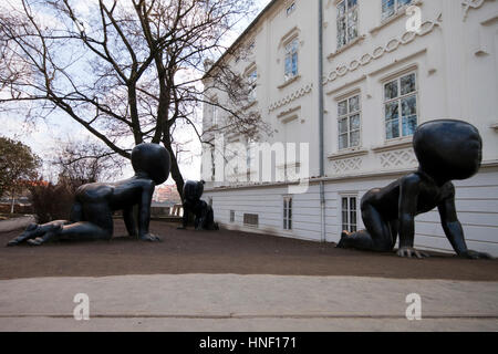 Neonati statua da David Cerny presso il Museo Kampa, Praga, Repubblica Ceca Foto Stock