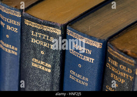 Close-up di libri antichi di Charles Dickens Foto Stock