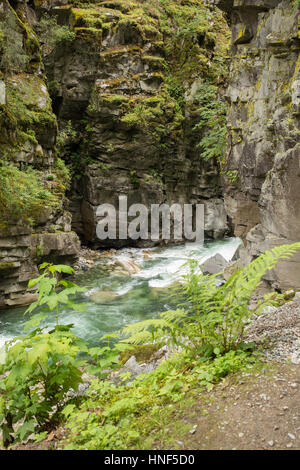 La Coquihalla fiume che scorre attraverso il Canyon Coquihalla all'Othello gallerie vicino alla città di speranza nella Columbia Britannica Foto Stock