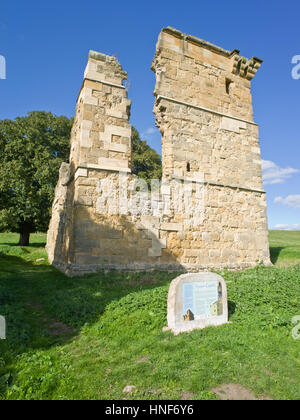 Pareti in rovina le rovine del castello di Ayton North Yorkshire Regno Unito vicino a Scarborough Foto Stock