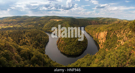 Meandri di Praga Fiume Vltava vicino a Praga, famoso punto panoramico Foto Stock