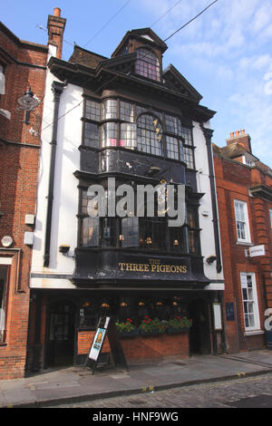 I tre piccioni Pub High Street Guildford Surrey Foto Stock