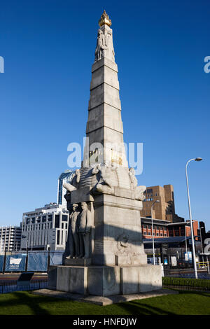 Gli ingegneri di marine memorial noto come il memoriale di liverpool per il Titanic ingegneri o semplicemente titanic memorial pierhead Liverpool Regno Unito Foto Stock