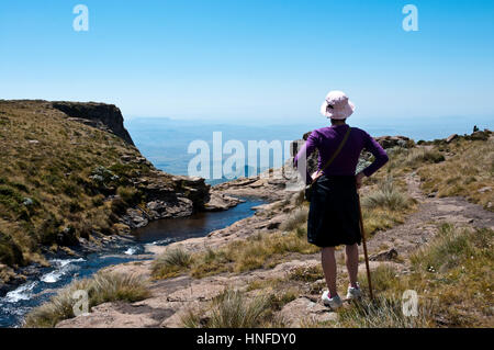 La scalata di Sentinal escursione sull'Anfiteatro Royal Natal National Park Kwazulu Natal Sud Africa Foto Stock