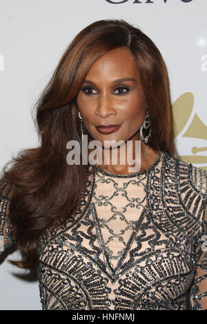 Beverly Hills, CA. Xi Febbraio, 2017. Beverly Johnson, al pre-GRAMMY Gala e salutare per l'industria le icone in onore di Debra Lee, presso il Beverly Hilton Hotel In California il 11 febbraio 2017. Foto Stock