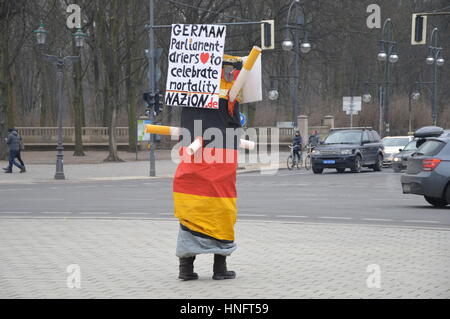 Berlino, Germania. 12 Feb, 2017. Anti-fumo rally presso la Porta di Brandeburgo a Berlino, Germania. Credito: Markku Rainer Peltonen/Alamy Live News Foto Stock