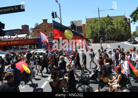 Sydney, Australia. Xiii Febbraio, 2017. Nel nono anniversario dell ex Primo Ministro australiano Kevin Rudd's "scuse" l'organizzazione 'nonne contro rimozioni" organizzato una marcia di protesta da Hyde Park la fontana del NSW il Parlamento. Credito: Credito: Richard Milnes/Alamy Live News Foto Stock