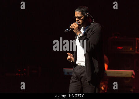 Madison, Wisconsin, Stati Uniti d'America. 12 Feb, 2017. NATHAN MORRIS di Boyz II Men a Overture Center per le Arti di Madison, Wisconsin Credit: Daniel DeSlover/ZUMA filo/Alamy Live News Foto Stock