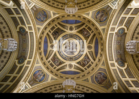 Soffitti decorativi in entrata di szechenyi bagni in Budapest Ungheria Foto Stock