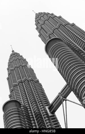 KUALA LUMPUR CIRCA NEL FEBBRAIO 2017. Le Torri Petronas, una volta che gli edifici più alti del mondo sono il centro architettonico pezzo di etnicamente un Foto Stock