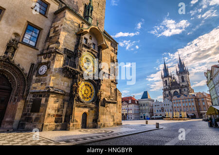 Prague Old Town Square e Orologio Astronomico Torre, Praga, Repubblica Ceca Foto Stock