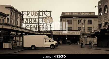 SEATTLE, WA - 14 ago: Public Market Center in downtown il 14 agosto 2015 a Seattle. Seattle è la più grande città sia dello Stato di Washington e Foto Stock