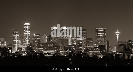 Lo skyline di Calgary in Alberta di notte, Canada. Foto Stock