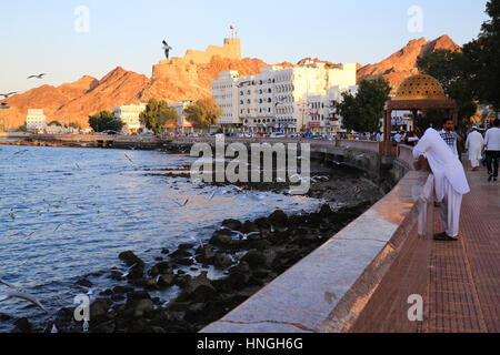 La bellissima corniche, in Muttrah, Moscato, nel Sultanato di Oman Foto Stock