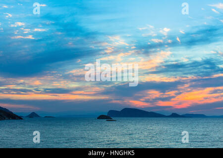 Piacevole il tramonto sul Mar Egeo. Foto Stock