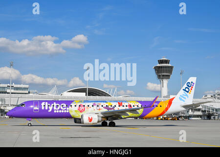 Volare, volare, Flybe, Embraer ERJ-195, speciale, aeromobili, piano, partenza, volo, aereo, MUC, EDDM, Aeroporto di Monaco di Baviera, Erding, Freising, Monaco di Baviera Foto Stock