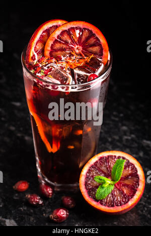 Cocktail con arance pigmentate Foto Stock