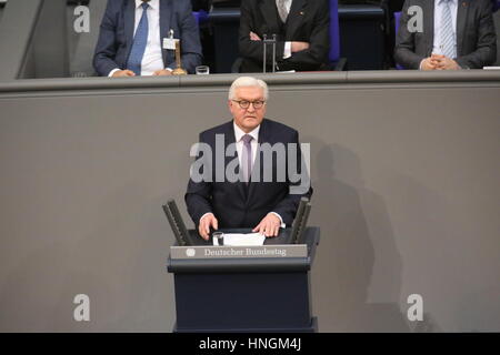 Berlino, Germania. 12 Feb, 2017. Frank-Walter Steinmeier viene scelto il Presidente federale. L'Assemblea federale è costituito da tutti i 630 membri del Bundestag nonché altri 630 membri che vengono delegati dai parlamenti dei paesi. Presidente del Bundestag il prof. Il dott. Norbert Lammert richiama l'Assemblea federale e conduce la riunione. Il Presidente federale l'elezione avviene nell'Edificio del Reichstag a Berlino. Credito: PACIFIC PRESS/Alamy Live News Foto Stock