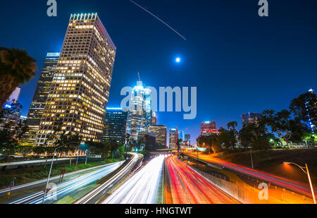 Vista panoramica in freeway in downtown Los Angeles di notte,California , Stati Uniti d'America. -07/13/16. Per editoriale. Foto Stock