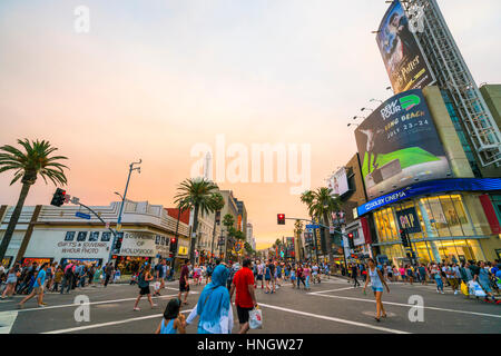 Los Angeles, California, USA. 2016/07/23:Hollywood Boulevard,Blvd, strada al tramonto, Los Angeles, California, USA. Foto Stock