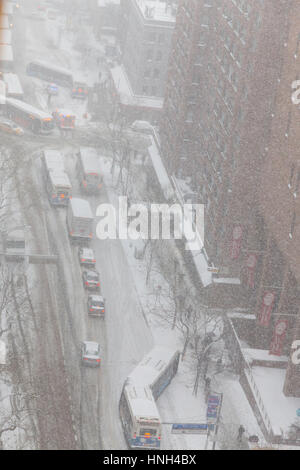 Strade innevate a Midtown Manhattan, New York, USA 2017 Foto Stock