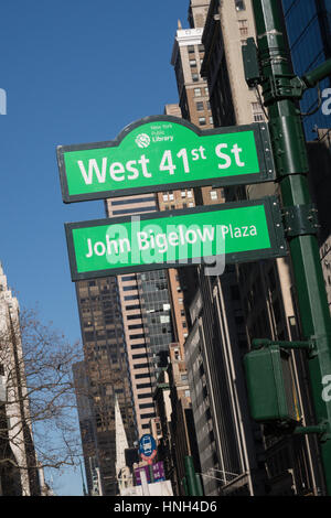 Cartello stradale al di fuori della Biblioteca Pubblica di New York sulla Fifth Avenue, New York, Stati Uniti d'America Foto Stock