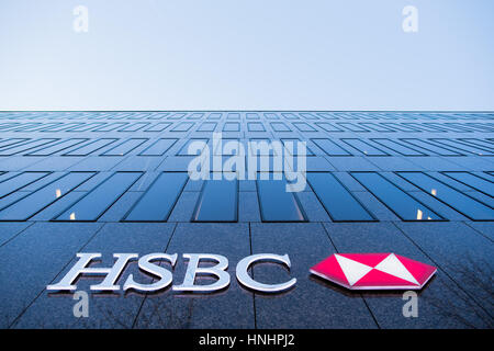 Duesseldorf, Germania. Xiii Febbraio, 2017. Vista di una filiale della banca HSBC, fotografata sul Koenigsallee a Duesseldorf in Germania, 13 febbraio 2017. Foto: Rolf Vennenbernd/dpa/Alamy Live News Foto Stock