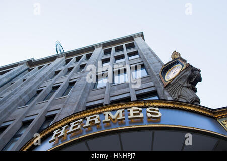 Duesseldorf, Germania. Xiii Febbraio, 2017. Vista di un negozio del marchio di lusso Hermes, fotografata sul Koenigsallee a Duesseldorf in Germania, 13 febbraio 2017. Foto: Rolf Vennenbernd/dpa/Alamy Live News Foto Stock