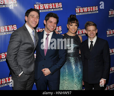 NEW YORK, NY - novembre 21: Ben Fankhauser, Jeremy Jordan, Kara Lindsay, Andrew Keenan Bolger frequentare il 'Newsies' New York Premiere a AMC Loews Lincoln Square il 13 febbraio 2017 nella città di New York. Credito: MediaPunch Inc/Alamy Live News Foto Stock