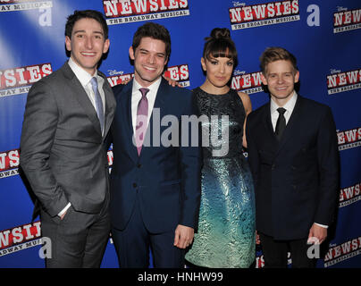 NEW YORK, NY - novembre 21: Ben Fankhauser, Jeremy Jordan, Kara Lindsay, Andrew Keenan Bolger frequentare il 'Newsies' New York Premiere a AMC Loews Lincoln Square il 13 febbraio 2017 nella città di New York. Credito: MediaPunch Inc/Alamy Live News Foto Stock