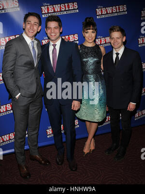 NEW YORK, NY - novembre 21: Ben Fankhauser, Jeremy Jordan, Kara Lindsay, Andrew Keenan Bolger frequentare il 'Newsies' New York Premiere a AMC Loews Lincoln Square il 13 febbraio 2017 nella città di New York. Credito: MediaPunch Inc/Alamy Live News Foto Stock