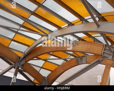 Parigi, Francia - 15 Gennaio 2017: dettagli di architettura moderna di Louis Vuitton Foundation a Parigi, Francia Foto Stock