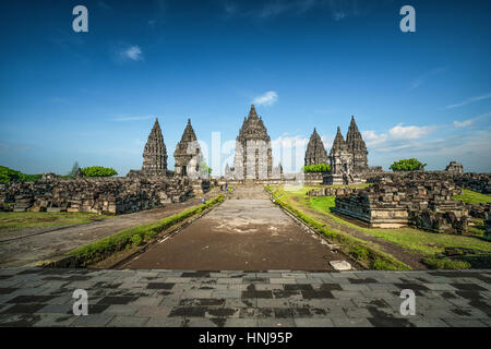 Tempio di Prambanan vicino a Yogyakarta sull isola di Giava Indonesia - viaggi e fondo di architettura Foto Stock