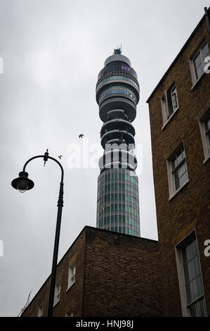 L'iconico BT Tower in London Fitzrovia Foto Stock