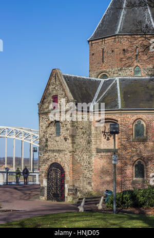 Sint Nicolaas chiesa e waalbrug a Nijmegen, Paesi Bassi Foto Stock