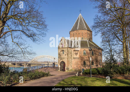 Sint Nicolaas chiesa e waalbrug a Nijmegen, Paesi Bassi Foto Stock