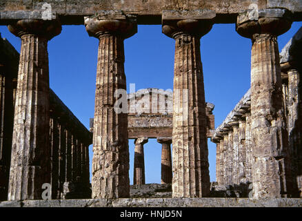 Magna Graecia. Paestum. Tempio di Atena. Vi secolo A.C. In stile dorico. Dettaglio. Campania. L'Italia. Foto Stock
