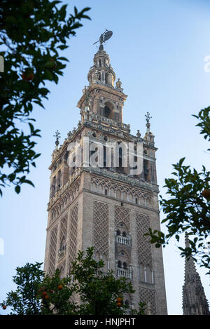 Clocktower della cattedrale Giralda di Siviglia Spagna Foto Stock