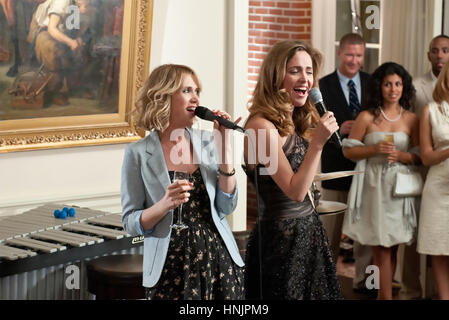 BRIDESMAIDS 2011 Universal Pictures film con Kristen Wiig a sinistra e Rose Byrne Foto Stock