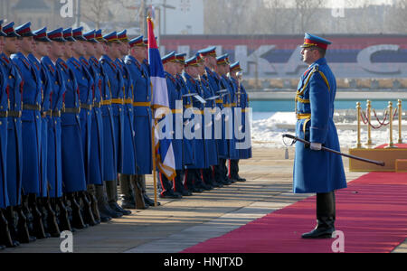 A Belgrado, in Serbia. 31 gennaio 2017: guardie onorario unità esercito della Repubblica di Serbia all'altopiano permanente ancora Foto Stock